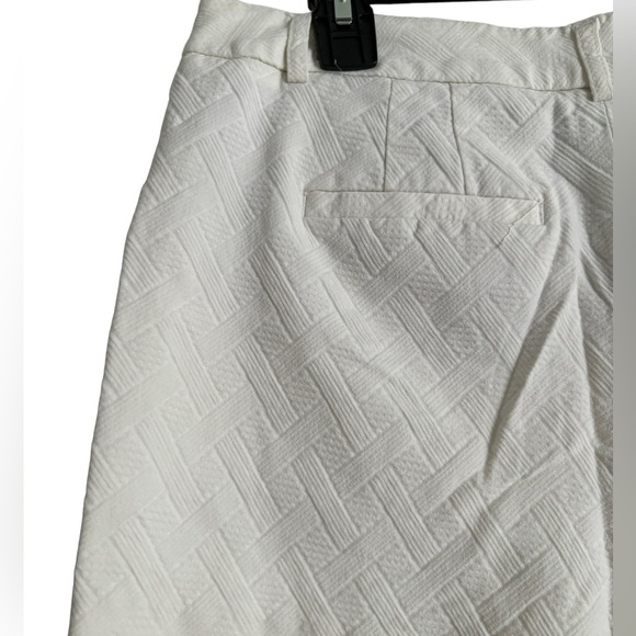 White House Black Market White Textured Short Chino Shorts Mid Rise Size 4 - Picture 5 of 7
